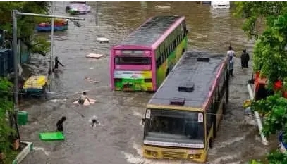 暴雨侵襲！印度大港面臨運輸和清